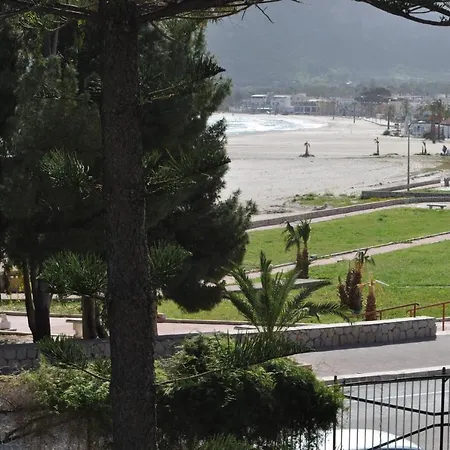 Faro A Pochi Passi Dalla