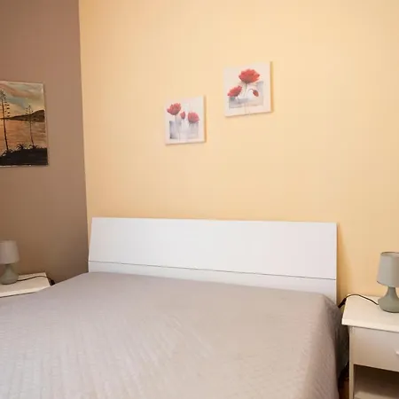 Faro A Pochi Passi Dalla *